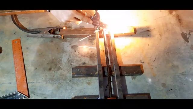 тиски из старого домкрата. самоделка своими руками, очумелые ручки семьи субботиных смотреть онлайн