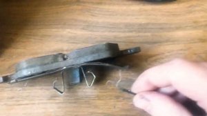 Разоблачение колодок с датчиком износа))) что внутри колодок???