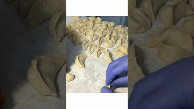 Как лепить пельмени. Как лепить манты. Как лепить хинкали. #лепкапельменей #лепкаманты #рецепты
