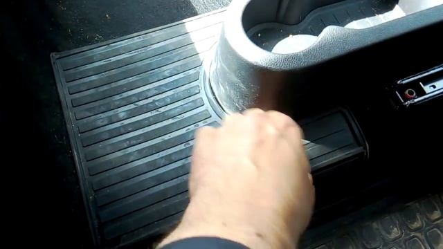 Как зафиксировать салонные коврики в салоне Рено Каптур?
