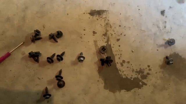 2018 Toyota Camry XSE V6 Oil Change Help смотреть онлайн