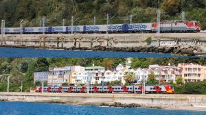 Пассажирские поезда у входного станции Хоста | сентябрь-октябрь 2023