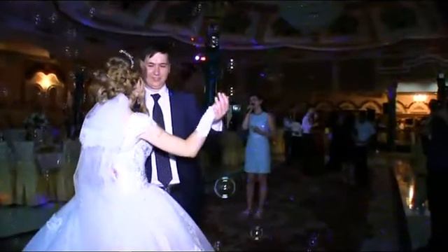 Сестренка поздравляет сестру на свадьбе в Бухаре 2016г. смотреть онлайн