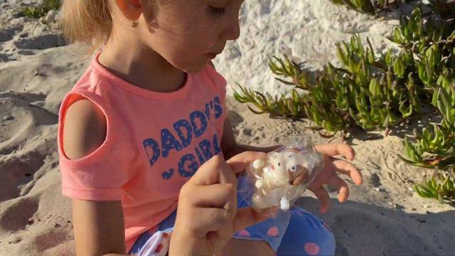 Surprise eggs animals toys | Карина нашла большой сюрприз с животными смотреть онлайн