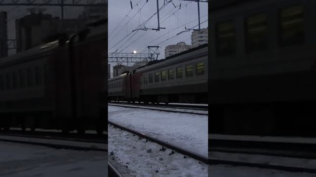 Электропоезд ЭД4М-0303 с сообщением "Петушки - Москва"