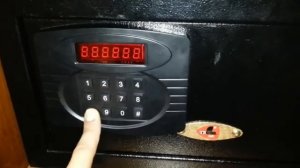 Как взломать сейф в отеле изменение пароля How to crack the safe in the hotel change password