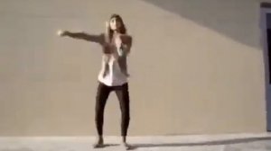 Девушка очень круто танцует тектоник//girl is very cool dances tectonics