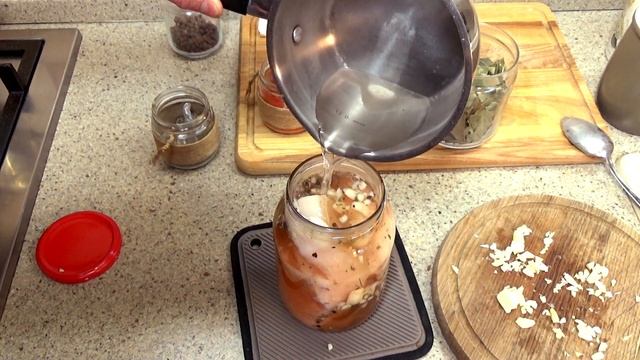Разные способы засолки сала - сухого посола, немного провяленное и бочковое, или в рассоле