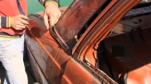 Восстанавливаем Mercedes w123 230E видео 15, снимаем молдинг на стойках. Car Tuning Mercedes 123