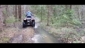 КАТАЕМСЯ НА КВАДРИКЕ С ДЕТЬМИ ПО ГРЯЗИ