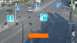 В Омске "Ларгус" при повороте сбил электросамокатчика