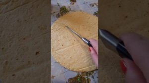 Сырные мексиканские лепёшки с сочной начинкой.