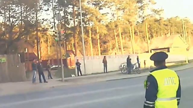 Екатеринбург, военная техника идет на репетицию парада в честь Дня Победы, май 2016 смотреть онлайн