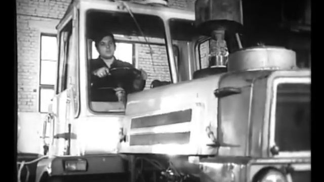 T-150K трактор. На конвейере. (1970-е).mp4 смотреть онлайн