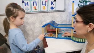 Аутизм, 5 лет. Простая сюжетная игра в коррекции детского аутизма.