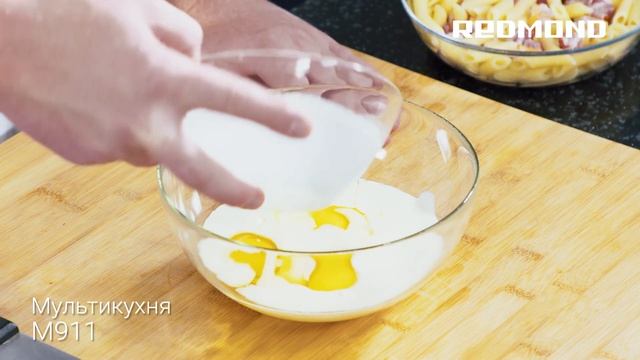Рецепт "Сытная запеканка с макаронами и беконом" в Мультикухне REDMOND RMK-M911