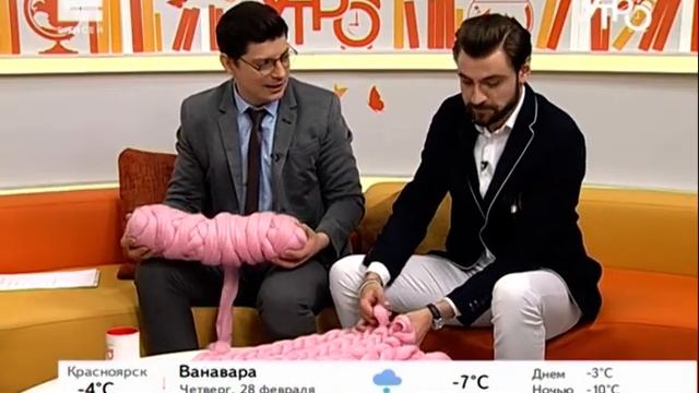 Крупная вязка - новый тренд: как связать свитер или шарф без использования спиц и крючка