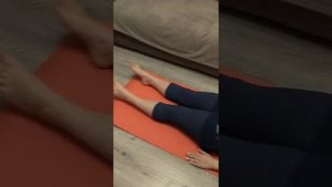 Подушка - валик с наполнителем из гречневой лузги.