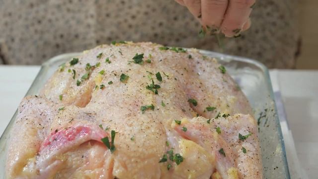 Нежная и сочная запеченная курица со вкусом дичи. 10 минут и в духовку