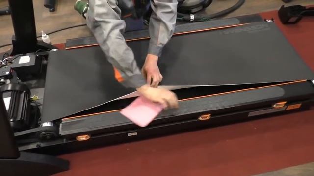 Тех обслуживание беговой дорожки. Смазка полотна. Натяжение вала.