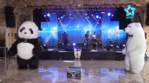 Танцующие гигантские медведи