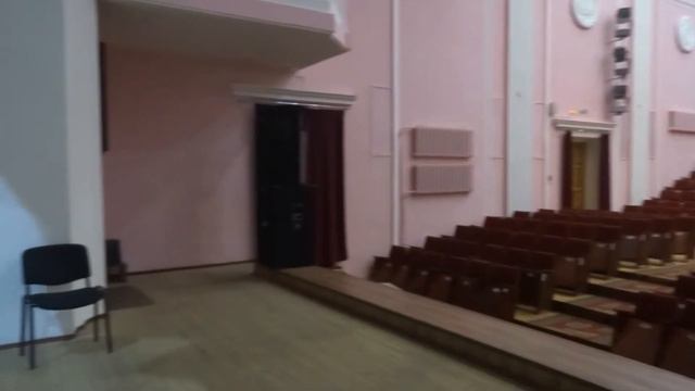 зрительный зал сцена смотреть онлайн