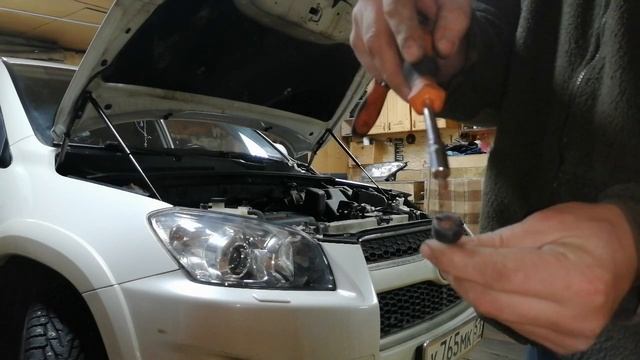 Рав4 ха30. Как (снять) достать переднюю фару. смотреть онлайн