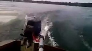 Лодочный мотор TOHATSU MFS 3,5 на воде