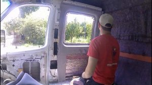 Перетяжка салона Газель ДУЭТ часть 5. Поклейка стен