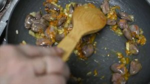 КАК ПРИГОТОВИТЬ ЛЕГКИЙ И ВКУСНЫЙ СУП ЛАПША С КУРИНЫМИ СЕРДЕЧКАМИ/ЧТО ПРИГОТОВИТЬ И КУРИНЫХ СЕРДЕЧЕК