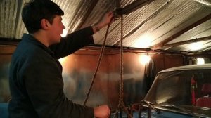 Как установить двигатель без лебёдки в одиночку. Москвич 2140 "Голубоглазый дед 78'"