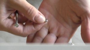Как поменять батарейку в часах