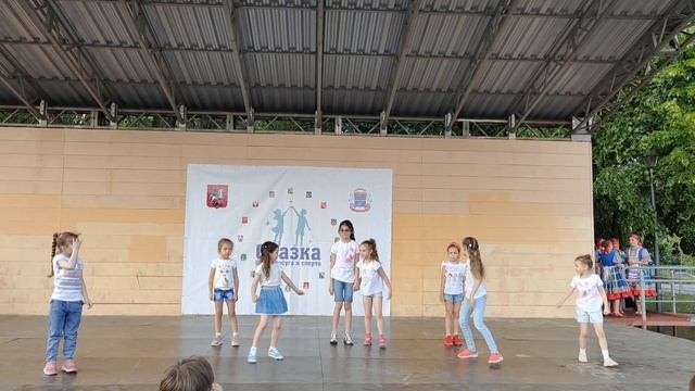 Девочки с планеты Земля - студия танца ФЕНИКС