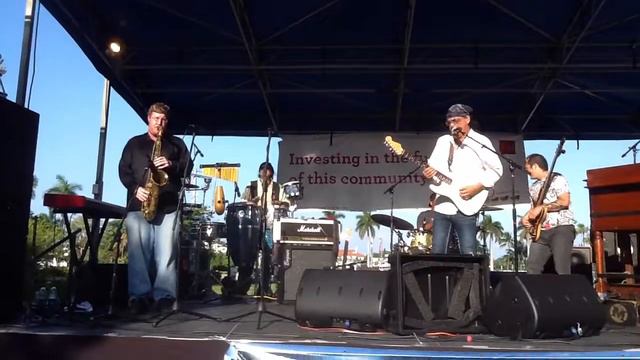 Rosco Martinez performing "Born Under A Bad Sign" смотреть онлайн