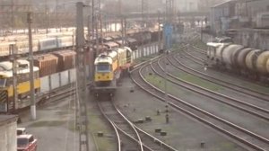 Трамваи Татра Т4 буксируются к месту разгрузки