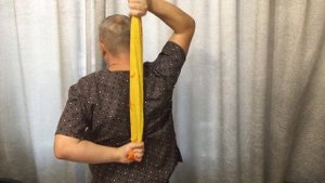 УПРАЖНЕНИЕ «ЗАМОК ЗА СПИНОЙ» ДЛЯ ПРАВИЛЬНОЙ ОСАНКИ И КРАСИВОЙ ШЕИ