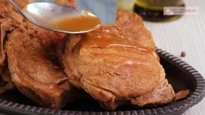 Открываем секрет нежных и сочных свиных стейков - мясо буквально отстает от кости!