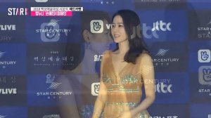 Haein Jung walks the red carpet with Yejin Son - 정해인(Jung Hae In), 예진(Son Ye jin)누나와 함께 레드카펫 등장 (현장