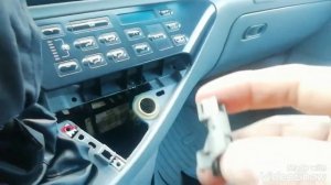 Пежо 806, замена лампочки прикуривателя.