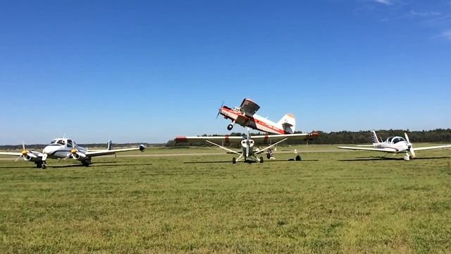 Ан-2 на аэродроме "Орловка" | An-2 at "Orlovka" airfield смотреть онлайн