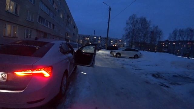 Новая Škoda Octavia ночью.. смотреть онлайн