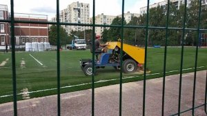 Машина для засыпки искусственной травы песком