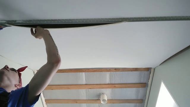 Натяжной потолок в сан-узле с разделительным профилем и световой линией. Будни монтажника 13 смотреть онлайн