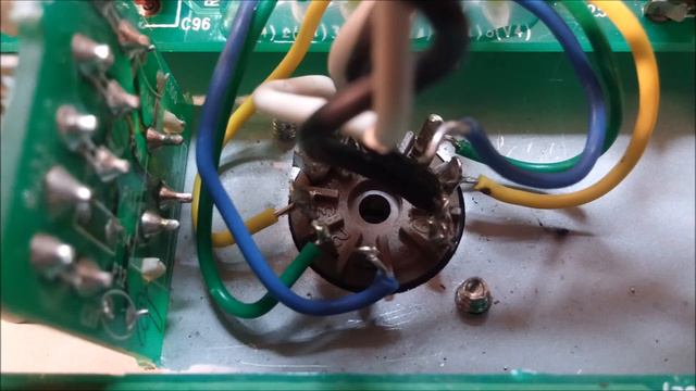 The Fender Super Sonic 22 Amps - taming the beast! Hiss sss! смотреть онлайн