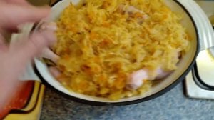 Шикарные утиные окорочка с тушёной капустой в утятнице