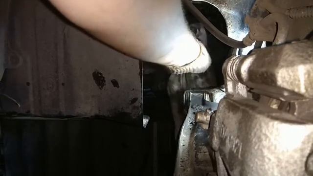 Замена сальника привода МКПП на Chevrolet Lacetti Замена масла в МКПП. смотреть онлайн