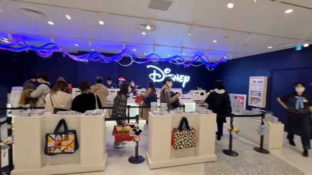 Пошел искать злачные места, в итоге пришел в Disney Shop смотреть онлайн