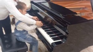 Lisa"s piano practice. Music Training Охота за бабочкой #дети_поют#piano_Kinder_Music #Нягань