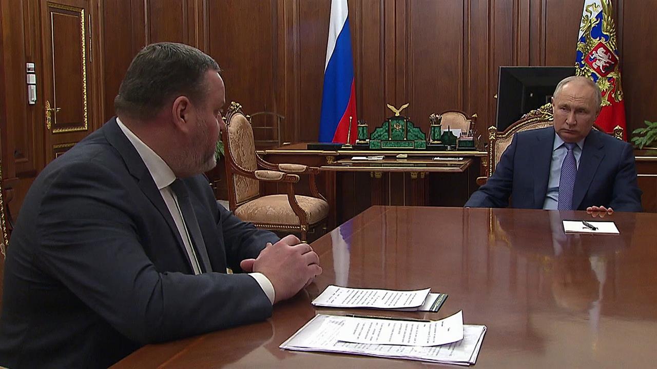 Владимир Путин провел рабочую встречу с министром труда и социальной защиты