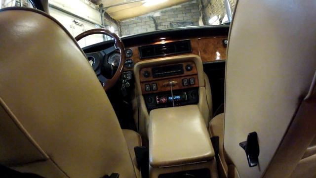 Jaguar Daimler double six смотреть онлайн